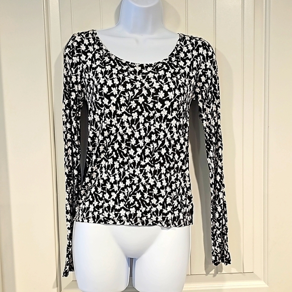 AEROPOSTALE Black White Lace Back L/S Flower Detail Knit Top Sz S M - Picture 7 of 11